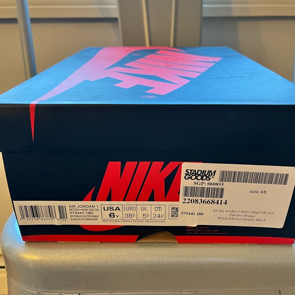 Men’s Jordan 1 size 6